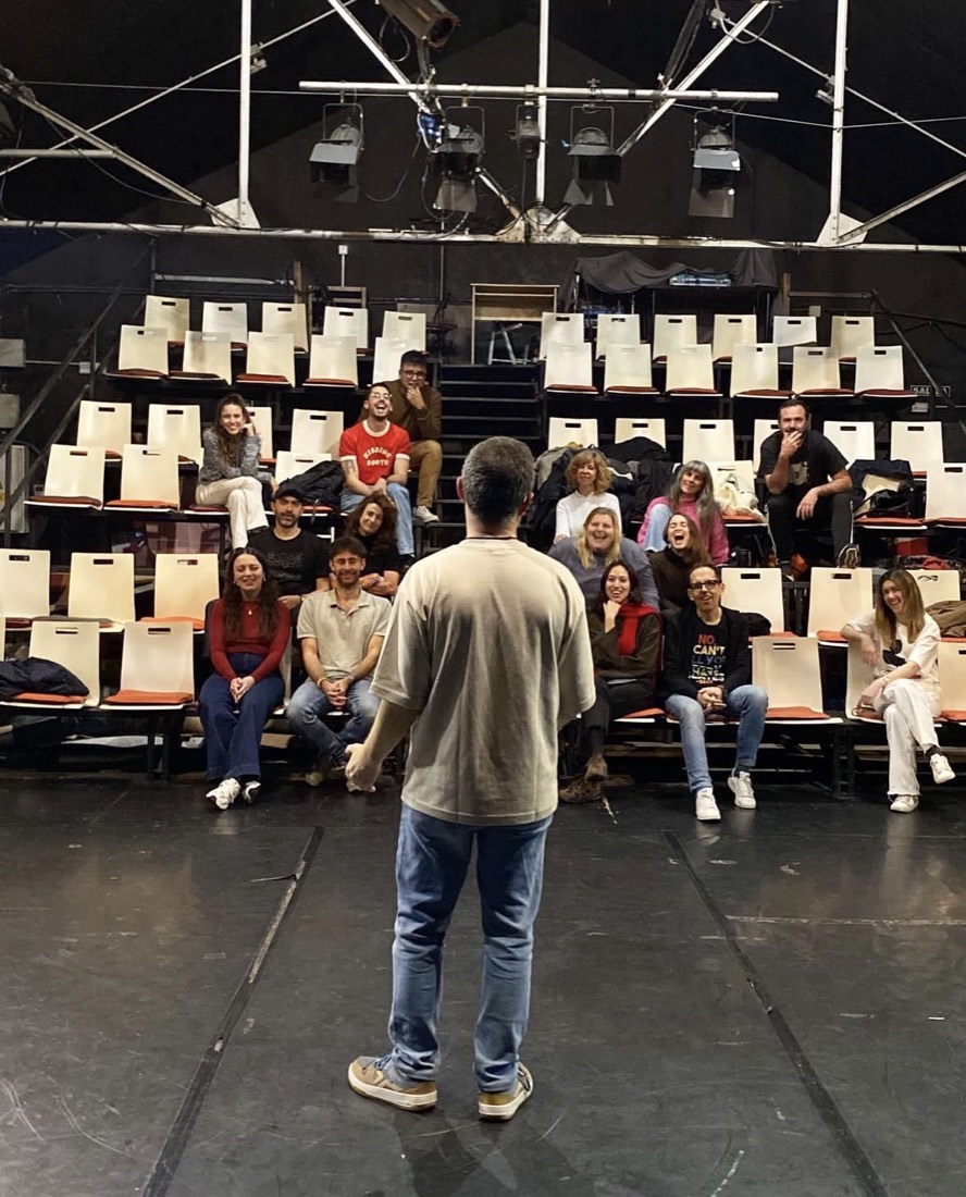 Mestre dirigiendo un ensayo